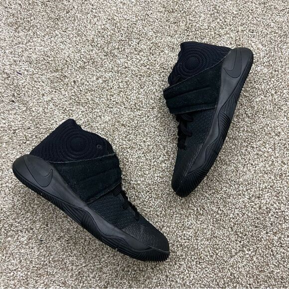 Kyrie 2 Triple Black - Picture 1 of 8